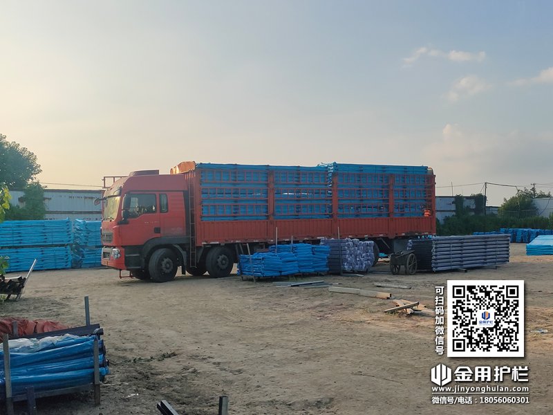 2023年8月12日锌钢阳台护栏装车发货! 2023年8月12日锌钢阳台护栏装车发货!