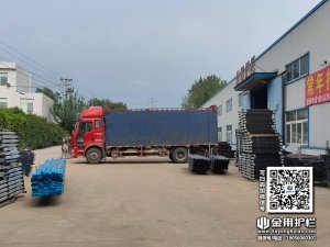 2023年8月29日锌钢楼梯扶手装车发货!