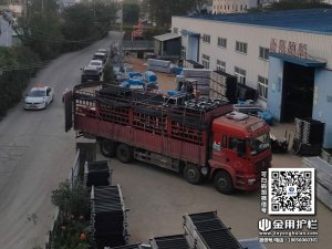 2023年10月17日锌钢百叶窗装车发货！