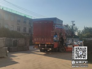 2023年10月21日锌钢组装护栏装车发货！