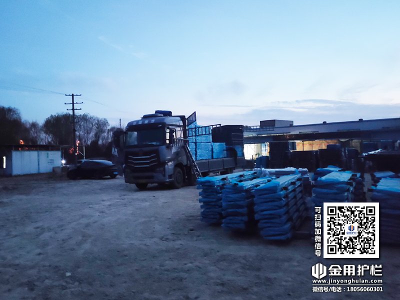 2023年12月11日锌钢连廊栏杆装车发货! 2023年12月11日锌钢连廊栏杆装车发货!