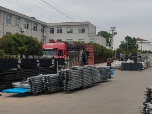 2025年5月17日锌钢连廊栏杆装车发货！