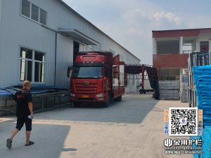 2025年7月8日锌钢楼梯栏杆装车发货！