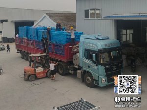 2025年7月15日锌钢阳台栏杆装车发货！