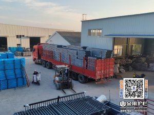 2025年8月4日铝合金阳台护栏装车发货！