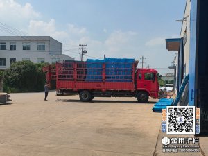 2025年8月26日小区锌钢栏杆装车发货！