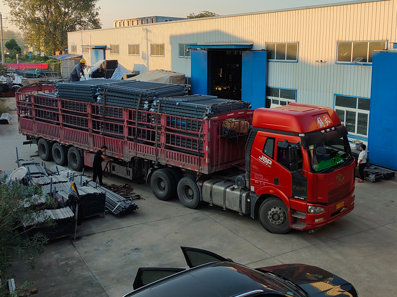 2025年9月26日锌钢围墙护栏装车发货! 2025年9月26日锌钢围墙护栏装车发货!