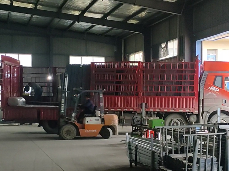 2025年9月30日锌钢百叶窗装车发货! 2025年9月30日锌钢百叶窗装车发货!