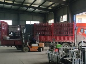 2025年9月30日锌钢百叶窗装车发货!