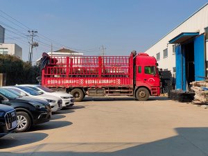 2025年11月19日锌钢百叶窗装车发货!